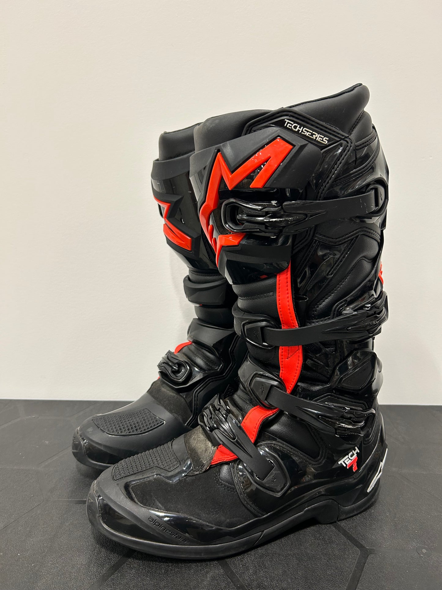 Alpinestars Tech 7 - Black/Red - US10/UK9 - Used