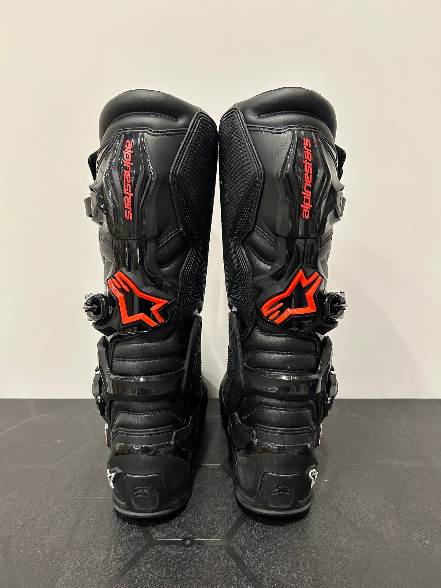 Alpinestars Tech 7 - Black/Red - US10/UK9 - Used