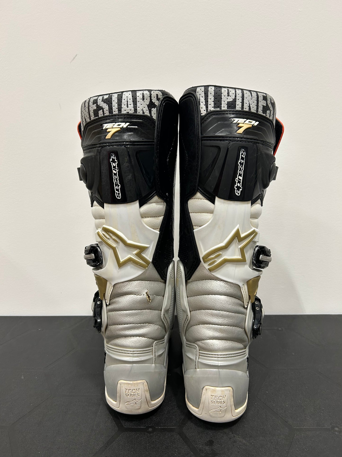 Alpinestars Tech 7 - US9/UK8 - Used