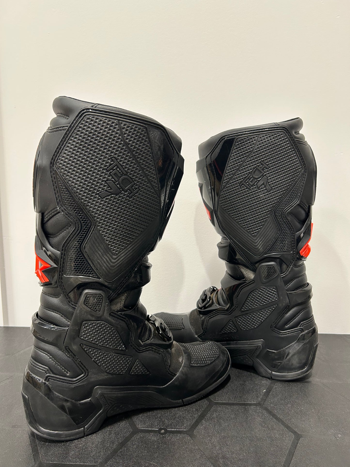 Alpinestars Tech 7 - Black/Red - US10/UK9 - Used